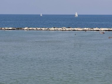 Akdeniz ve sahil manzarası