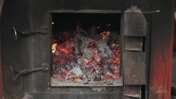 Otwarty Piec Opalany Drewnem Ogień Pali Się Starym Piecu Kominku — Wideo stockowe