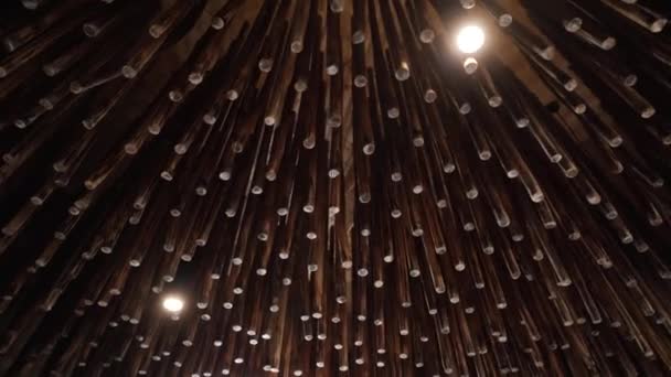 一个有很多木棍的天花板 — 图库视频影像