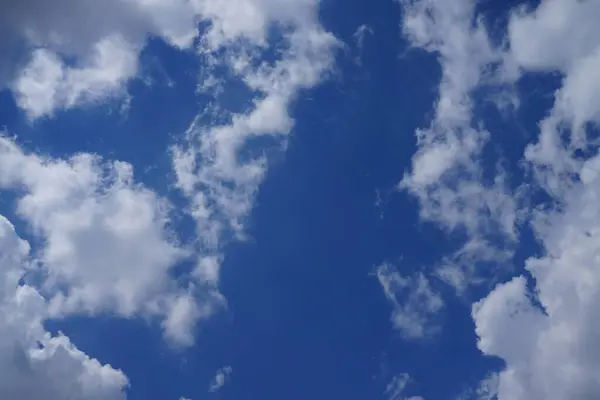 White Cumulus Clouds Clear Blue Sky Background Panorama Beautiful Cloudscape — Stock Photo, Image