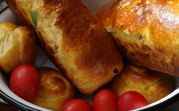 Páscoa Pão Romeno Pão Doce Tradicional Para Páscoa Ovos Vermelhos — Fotografia de Stock