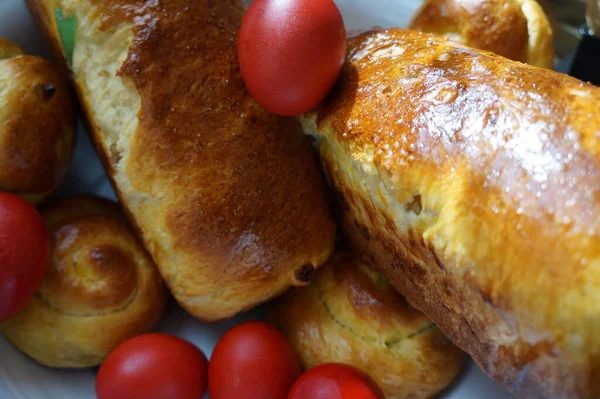 Пасхальный Румынский Хлеб Традиционный Сладкий Хлеб Пасху Красные Яйца — стоковое фото