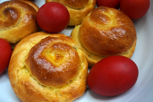 Pão Pão Páscoa Ovos Vermelhos Uma Tigela Comida Tradicional Romena — Fotografia de Stock