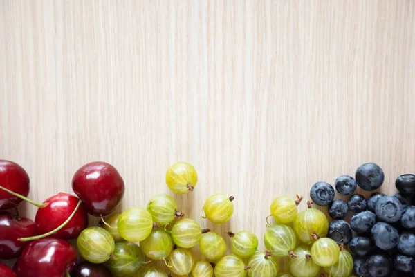 Beerensorten Beeren Hintergrund Mit Kirschfrüchten Erdbeeren Stachelbeeren Und Blaubeeren Konzept — Stockfoto