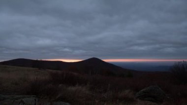 Güneşin, Appalachian Patikası 'nın yakınlarındaki Mount Pleasant Dağı' nda, Amherst County Virginia 'daki George Washington Ulusal Ormanı' ndaki Mount Pleasant Özel Yönetim Bölgesi 'nde doğuşu.. 