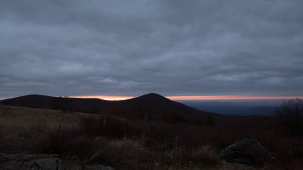 Zeitraffer Des Sonnenaufgangs Über Mount Pleasant Der Nähe Des Appalachian — Stockvideo