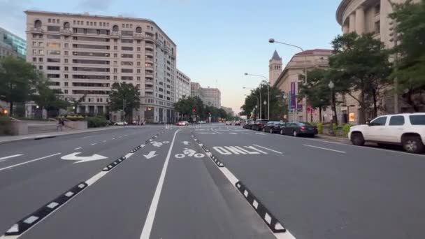 Cykel Pov Rider Ner Pennsylvania Avenue Cykelbana Washington Mot Capitol — Stockvideo
