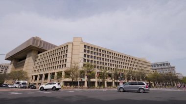 Federal Soruşturma Bürosu 'nun (FBI) merkezi olan J. Edgar Hoover Binası' nın ultra geniş bir görüntüsü, Pennsylvania Bulvarı NW 'dan görüldü.
