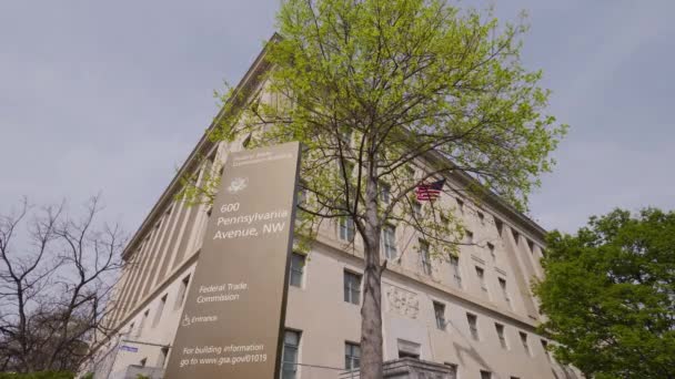 Podpis Budynku Federalnej Komisji Handlu Waszyngtonie Widzianego Skrzyżowania Constitution Avenue — Wideo stockowe