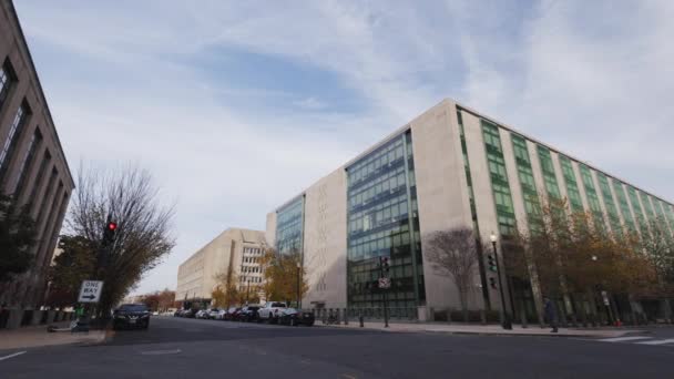 トーマス オニール ジュニア ハウス事務所ビルはワシントンD にある連邦政府の建物であり 下院とHhsの事務所が入っている 3番街SwとD街Sw交差点から見た — ストック動画