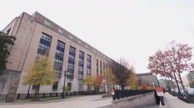 Mary E. Switzer Memorial Binası (eski adıyla Demiryolu Emeklilik Kurulu Binası), Washington, D.C. 'de bulunan bir federal ofis binasıdır. Sağlık ve İnsan Hizmetleri 'nin (HHS) çeşitli bürolarına ev sahipliği yapmaktadır.). 