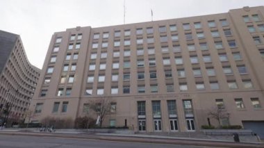 ABD Genel Hizmetler İdaresi (GSA) Ulusal Başkent Bölgesi (NCR) binası Washington, DC şehir merkezinde 7. caddede yer almaktadır. Ajans, federal kurumların işlevlerini destekler ve yönetir.