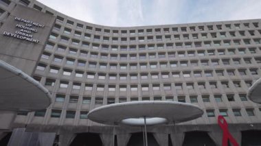 ABD Konut ve Kentsel Gelişim Merkezi (Robert C. Weaver Binası) Washington, D.C. 'de yer almaktadır. Ulusal konut ve kentsel ilişkiler politikalarından sorumludur..