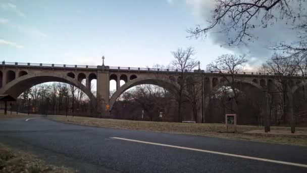 Panning Time Lapse Taft Bridge Washington Evening Rock Creek Park — Vídeo de stock