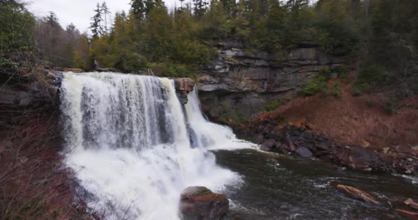 Slow Motion Shot Captures Stunning Blackwater Falls Davis West Virginia — Stok video