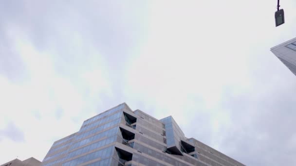 位于华盛顿特区市中心的国际货币基金组织总部2号大楼从宾夕法尼亚大道Nw和19街Nw的倾斜向下拍摄 国际货币基金组织是一个国际金融机构 — 图库视频影像