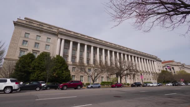 Internal Revenue Service Irs Headquarters Building Washington Seen Constitution Avenue — стоковое видео