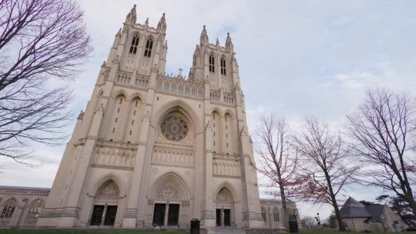Washington Deki Washington Ulusal Katedrali Nin Alçak Açılı Görüntüsü Ayrıca — Stok video