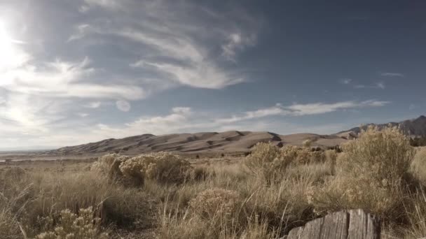 Sebuah Selang Waktu Awan Melewati Great Sand Dunes National Park — Stok Video