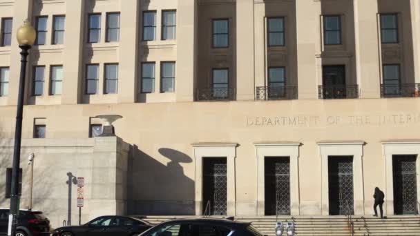 Pantingový Snímek Jižního Vchodu Budovy Stewarta Lee Udalla Ústředí Ministerstva — Stock video
