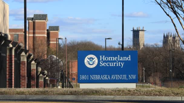 Sign Entrance Department Homeland Security Headquarters Nebraska Avenue Vehicle Traffic — Stock Video