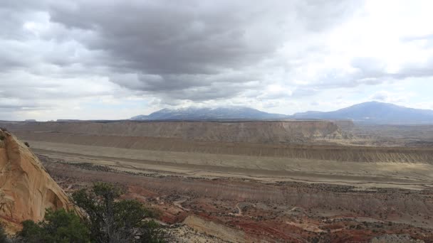 Utah Güneyindeki Henry Dağları Nın Üzerinde Bulutlar Toplanıyor Bir Bahar — Stok video