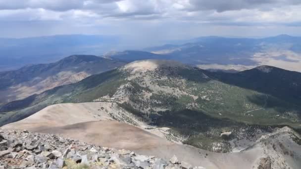 Time Lapse Nuvole Che Travolgono Paesaggio Montuoso Del Great Basin — Video Stock