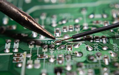 A hand throws pills into the toilet for flushing water