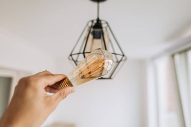 Lambada Edison ampul değişimi