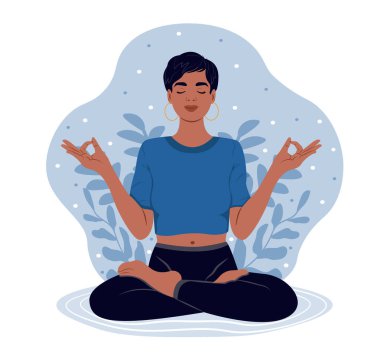 Gözleri kapalı bir kadın yoga nilüferinde meditasyon yapıyor. Kız en sevdiği hobisini yapıyor.