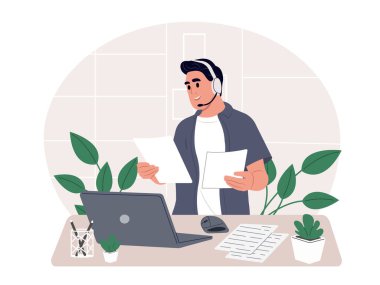 Merkezi ara. Ofiste iletişim ve destek için kulaklık takan bir adam. Pazarlama acentesi anlaşmalar üzerinde çalışır, müşterilere danışmanlık yapar.