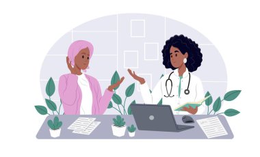 Genç, gülümseyen bir kadın doktor eşarplı kanserli bir kadınla konuşuyor. Uluslararası Kanser Kurtulanlar Günü. Kadın kemoterapiden kurtuluyor, hayatta kalan biri..