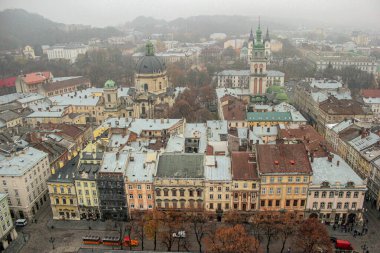 Yukarıdan Lviv evlerinin görüntüsü