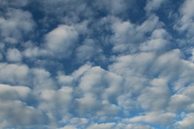 Gökyüzündeki bulutlar, gökyüzü