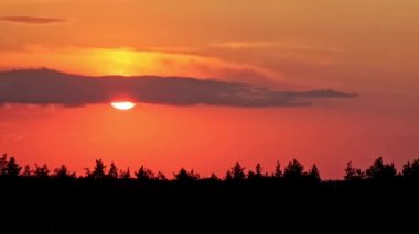 Dağlarda güzel bir gün batımı