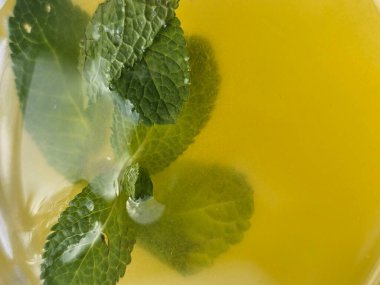 Taze limon suyunu kapat.