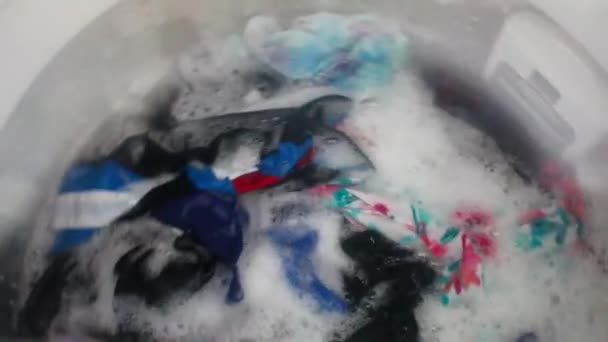 Máquina Lavar Roupa Girando Água Sabão Espumosa — Vídeo de Stock