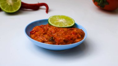 Acı biberli acılı sos. sambal