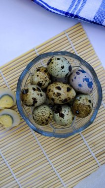 Kasede bıldırcın yumurtası.