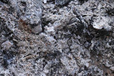 Yanan odun külleri ve kömürün arka planı