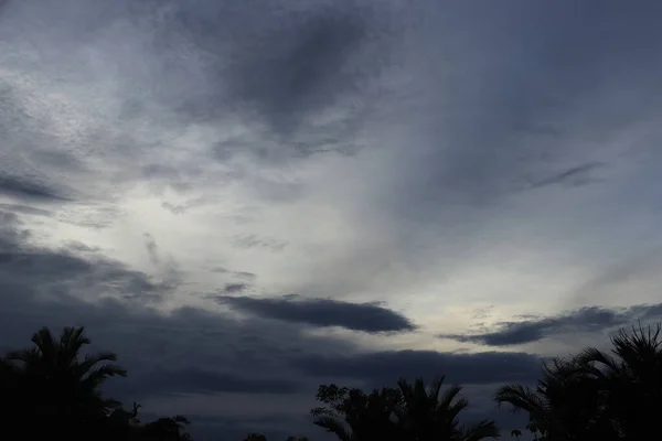 Marco Completo Vista Ángulo Bajo Nubes Tormenta Color Blanco Gris — Foto de Stock