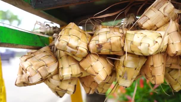 Ketupat Ketupat Una Tripa Arroz Natural Hecha Hojas Coco Jóvenes — Vídeos de Stock