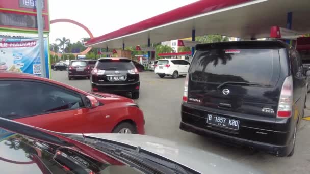 Tangerang Indonésie Prosince 2022 Plnění Pertalitových Palivových Nádrží Čerpacích Stanicích — Stock video