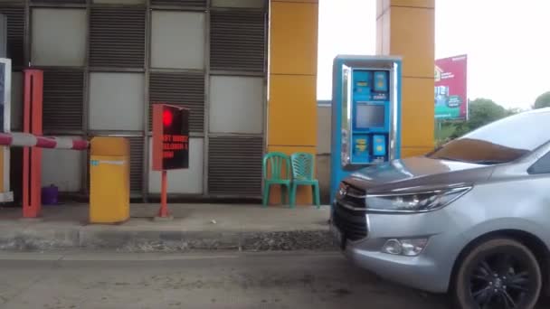 Tangerang Indonezja Grudnia 2022 Samochód Wjeżdżający Bramki Płatnej — Wideo stockowe