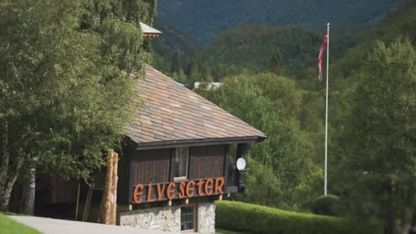 Ένα Από Ξύλινα Κτίρια Του Διάσημου Ξενοδοχείου Elveseter Στη Νορβηγία — Αρχείο Βίντεο