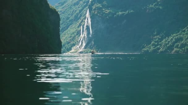 Знаменитый Фьорд Гейрангер Семь Сестер Водопад Заднем Плане Высококачественные Кадры — стоковое видео