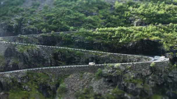 Trollstigen Dağ Yolunda Trafik Vardı Yüksek Kalite Görüntü — Stok video