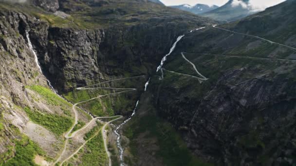 Verkeer Trollstigen Bergweg Hoge Kwaliteit Beeldmateriaal — Stockvideo