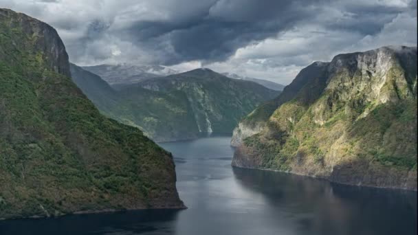 Dicke Wolken Über Dem Aurlandsfjord Luftaufnahme Hochwertiges Filmmaterial — Stockvideo