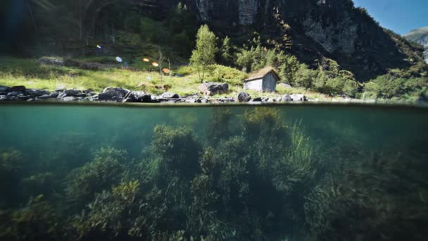 Ein Überschuss Des Fjords Mit Felsigem Grund Hochwertiges Filmmaterial — Stockvideo